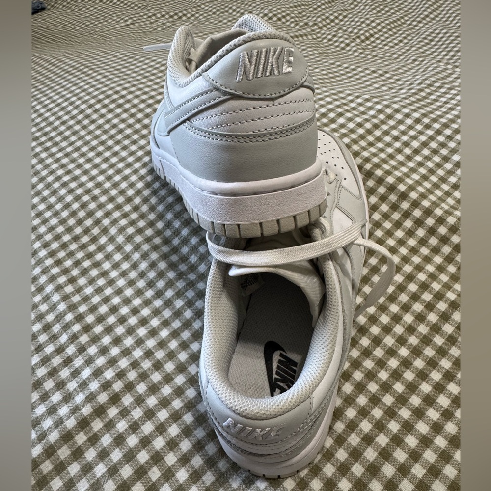 Nike dunk low white/ light smoke grey size 8.5 women's - Picture 2 of 7